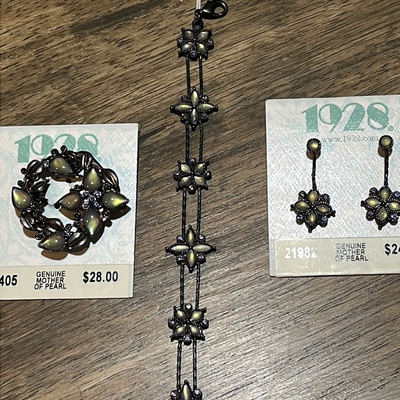 1928 Jewelry Set Matching Earrings, Necklace and Bracelet NWT - Picture 2 of 4